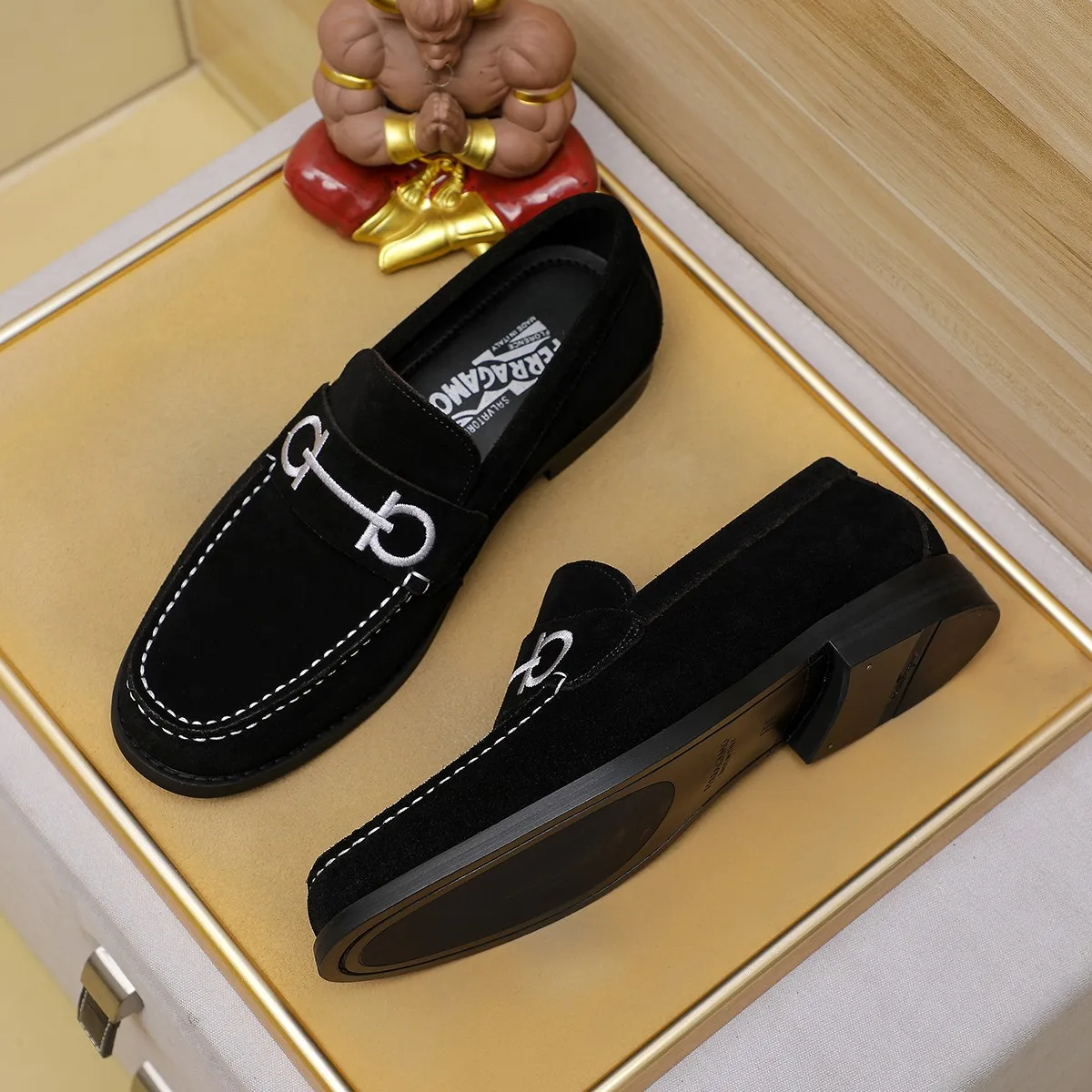 Men's shoes 💰460 🔥 Ferragamo new men's casual slip-on shoes 🇨🇳 Official website original 1:1 mold, original quality 💯 fine workmanship, high-end luxury ☘ The upper is made of imported Italian first-layer cowhide 🌴 Luxurious water dyeing 🐂 Leather lining 🍓 Rubber wear-resistant and non-slip outsole, breathable and comfortable to wear 🍍 The first choice for high-taste men, color optional! Code number 38-44 (45.46. Customized)